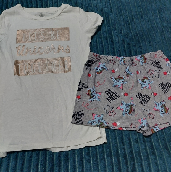 Girls top and shorts - Picture 2 of 2